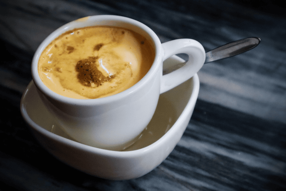The golden, fluffy egg foam melts seamlessly into the deep, aromatic coffee (Source: Pixabay)